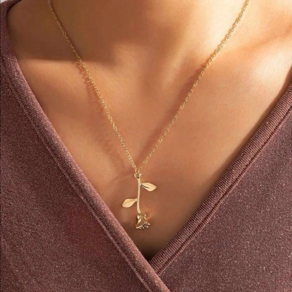 Rose Decor Gold Plated Pendant Necklace